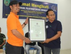 Kepala Dinas KominfoSP Barsel Dapatkan Penghargaan dari DPP AWPI