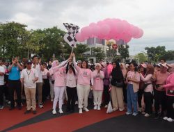 Peringati Hari Kanker Payudara Sedunia, Kapolda Kalteng Jalan Sehat Bersama YKI dan Masyarakat