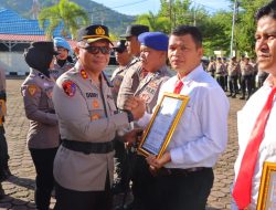 AKBP Derry Indra Beri Penghargaan untuk Iptu M. Manik dan Tiga Kanit Polsek Sutera