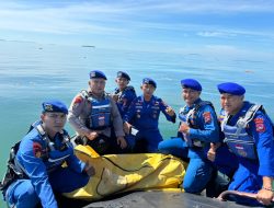 Kasubpatroliairud Polda Sumbar Kompol Yandrianus Chan, SH, MH Pimpin Evakuasi Mayat di Pulau Air atas Arahan Direktur Polairud Polda Sumbar Kombespol Marsdianto SH, SIK